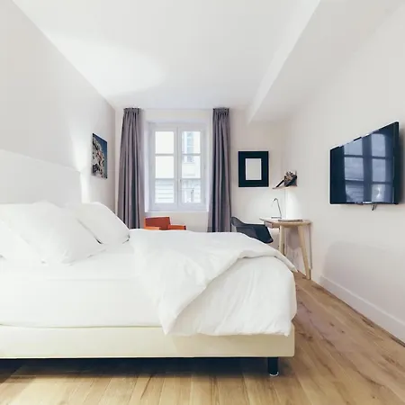 לינה וארוחת בוקר T3 Luxe Hyper Centre 4*